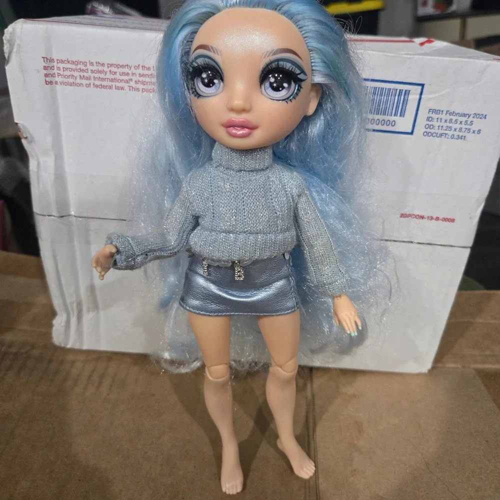 Rainbow High Gabriella Icely Series 3 Fashion Doll Ice Blue Hair Outfit